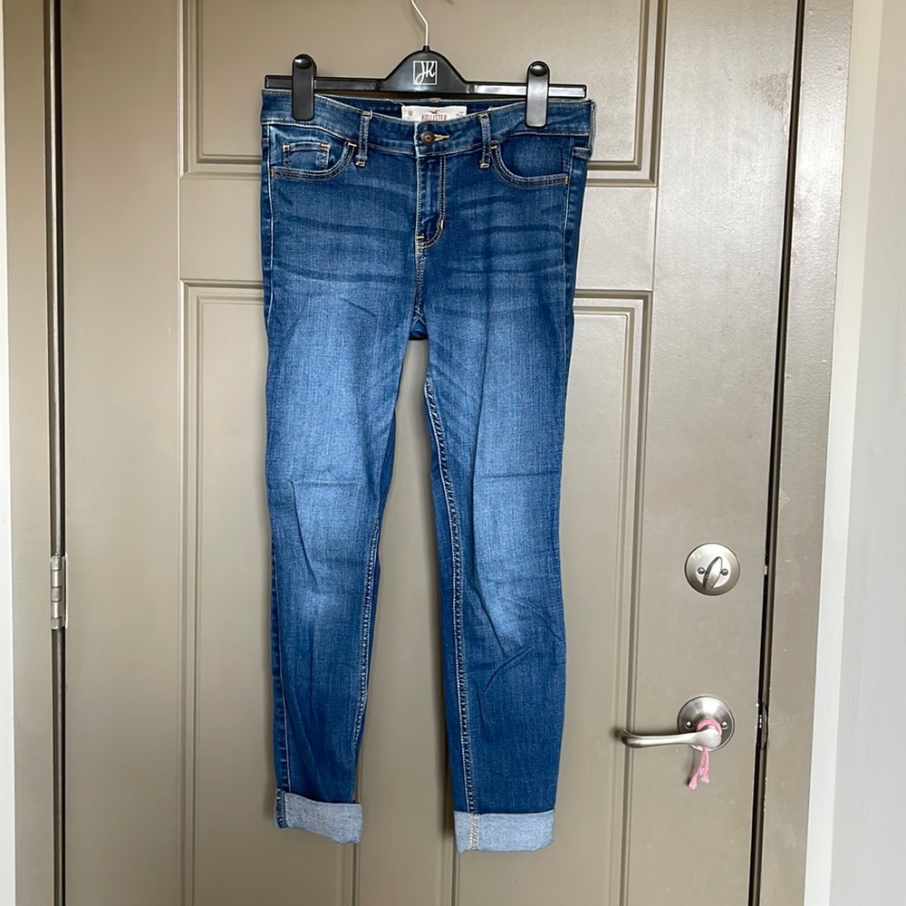 Hollister low rise (medium wash) super skinny jeans